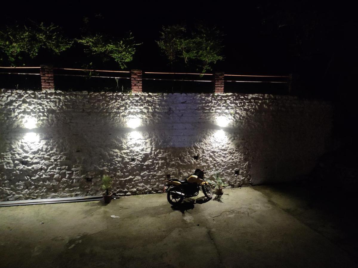 Hotel Royal Chamba  Luaran gambar
